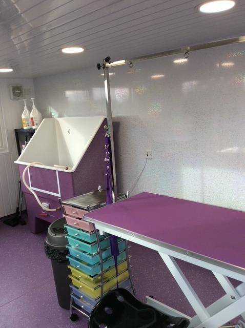 Non-slip, hygienic safety flooring for dog grooming parlours in Manchester & Liverpool. Heavy-duty, waterproof vinyl…