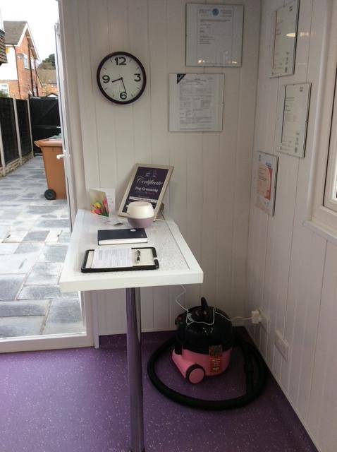 Non-slip, hygienic safety flooring for dog grooming parlours in Manchester & Liverpool. Heavy-duty, waterproof vinyl…